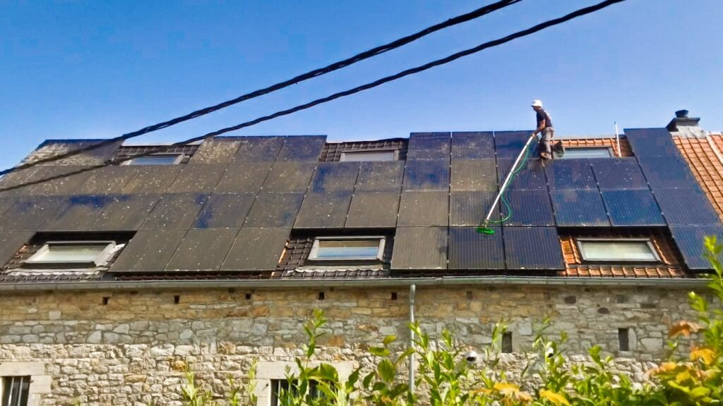Nettoyage de panneaux photovoltaïques