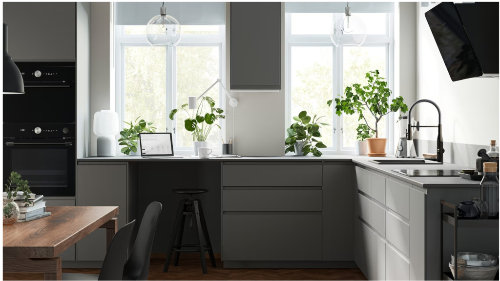 IKEA – VOXTORP cuisine gris foncé sans poignées