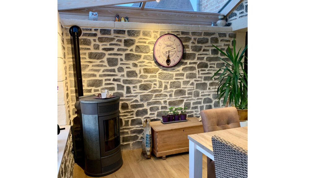 Enduit à la chaux imitation pierre – décoration intérieure