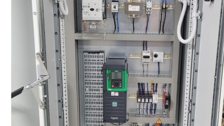 Armoire de contrôle et de régulation de la température