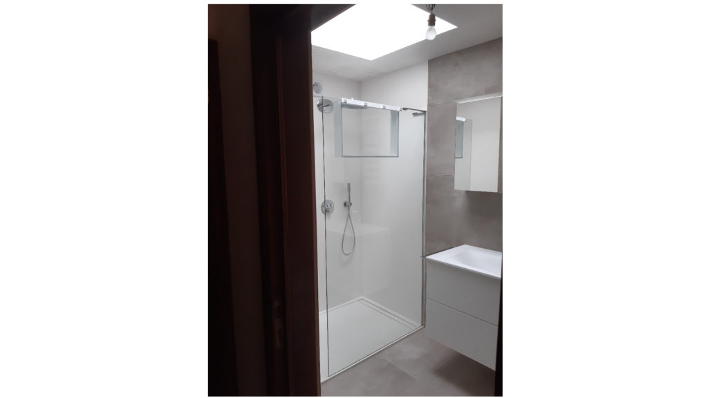 Volledige badkamerrenovatie. Bad vervangen door inloopdouche te Mechelen