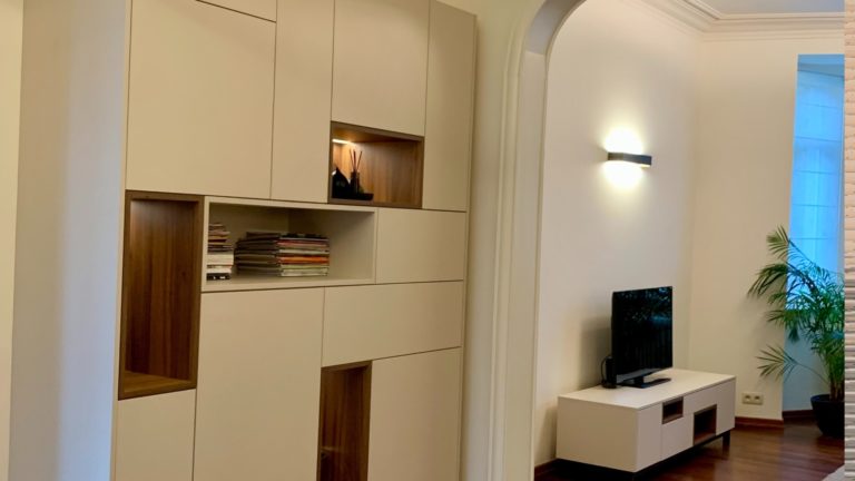 Maatkasten in lijn met de woning