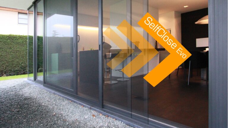 Automatisch terug sluiten van een Vliegenschuifraam!