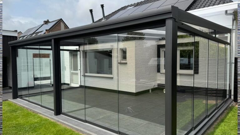 Terrasoverkapping met glazen schuifwanden