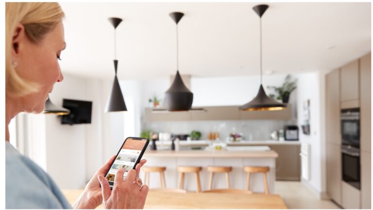 Eenvoudige programmering, regeling per kamer of gecentraliseerd.