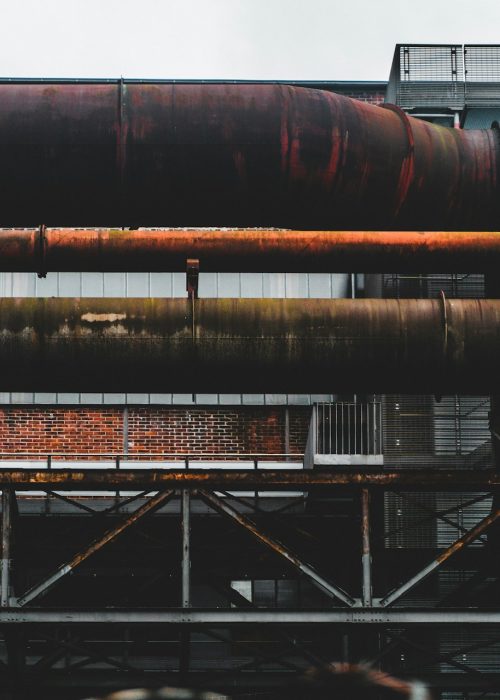 Verschillende pijpleidingen boven elkaar