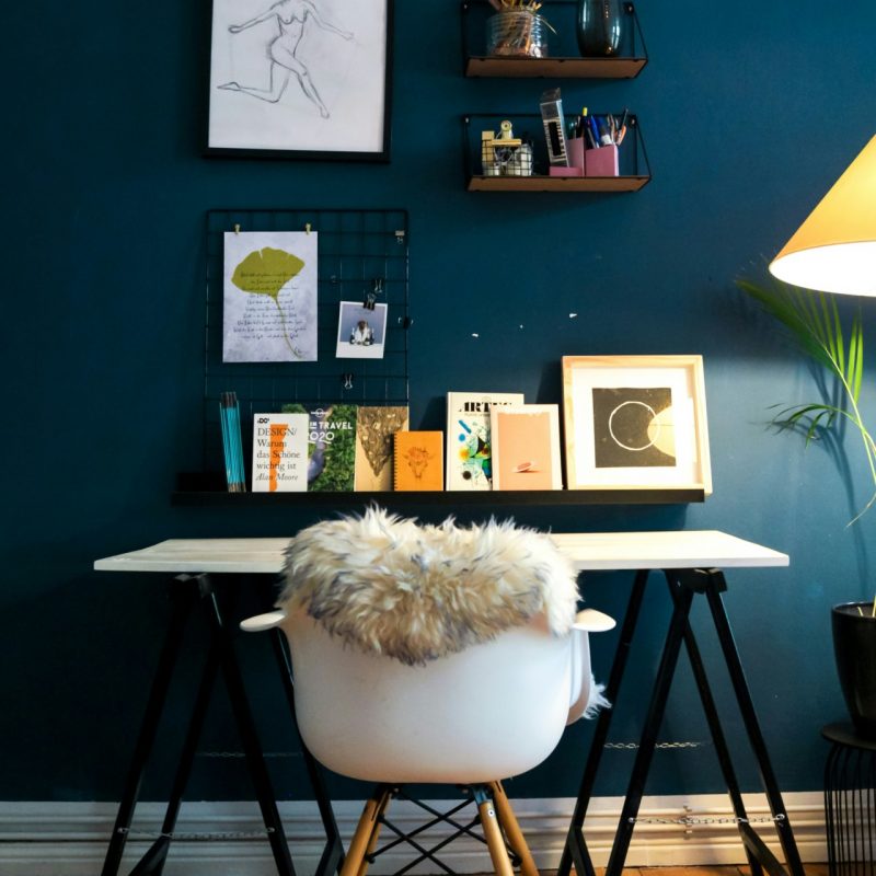 julia-Qs-dJxLHLTg-unsplash Bureau in huis