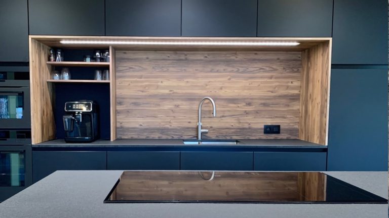 Zwart & ruw hout combinatie