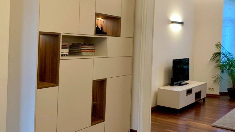 Maatkasten in lijn met de woning