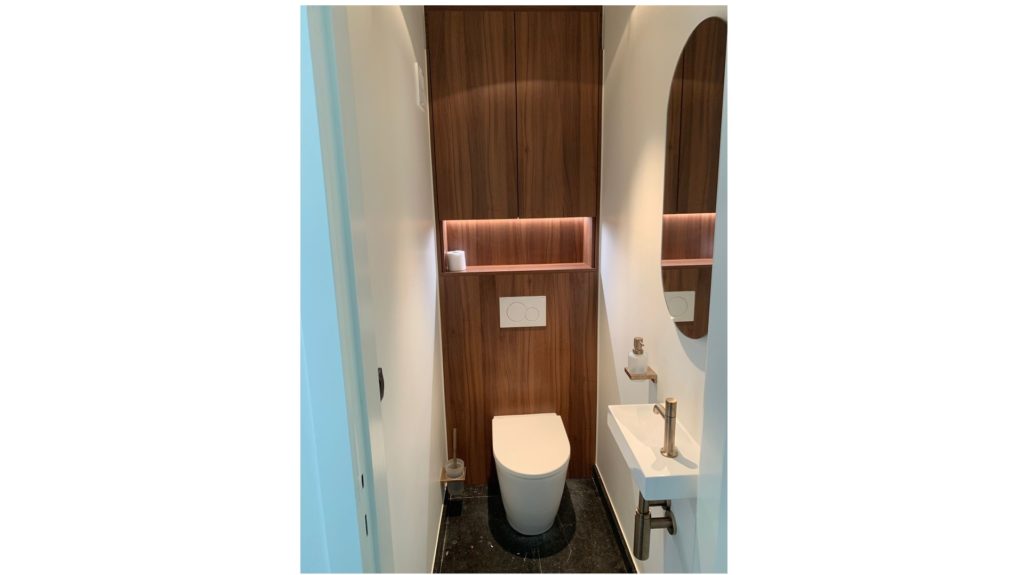 Toilet kast op maat.