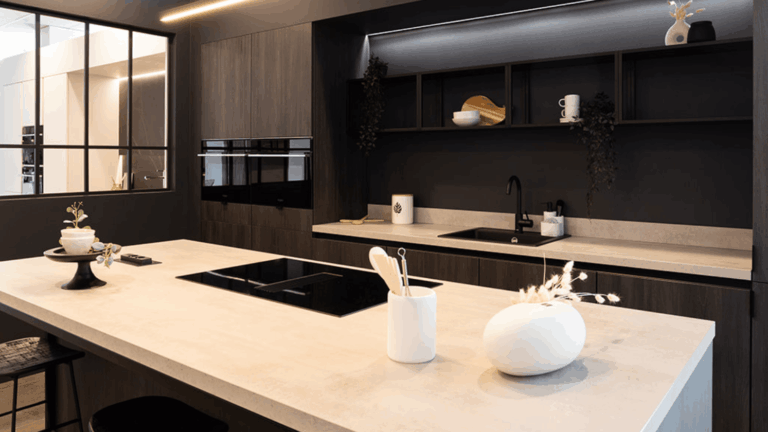 Strakke moderne keuken