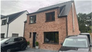 Totaalrenovatie dak en gevel met steenstrips