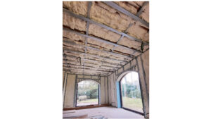 PLAFOND EN MUUR – Opencelliig PU-schuim brut gespoten