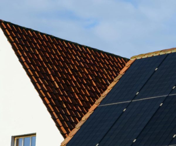 dak met zonnepanelen