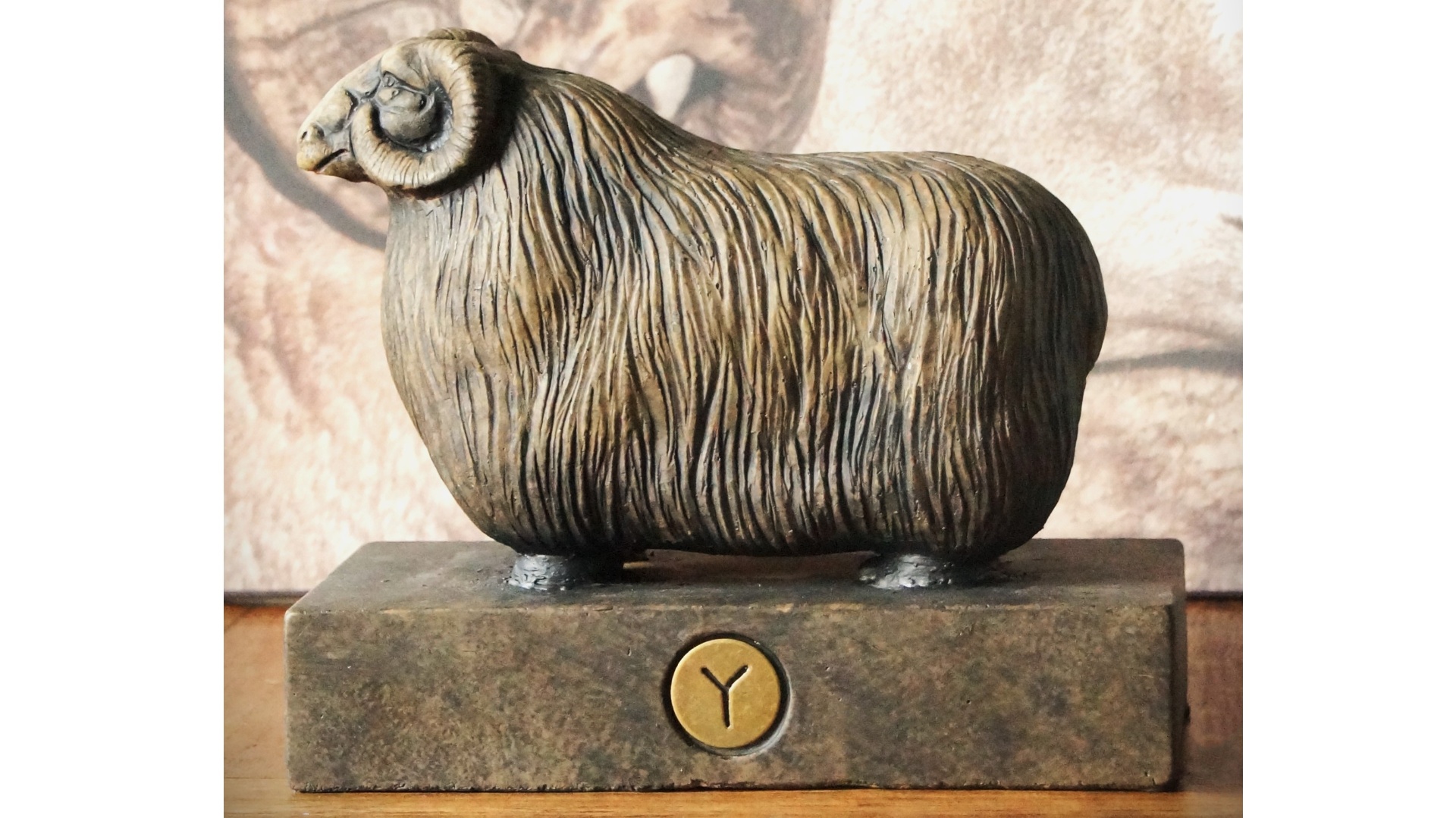 Statue Sheep with Horn Majestic Brown – Spring Summer 2024