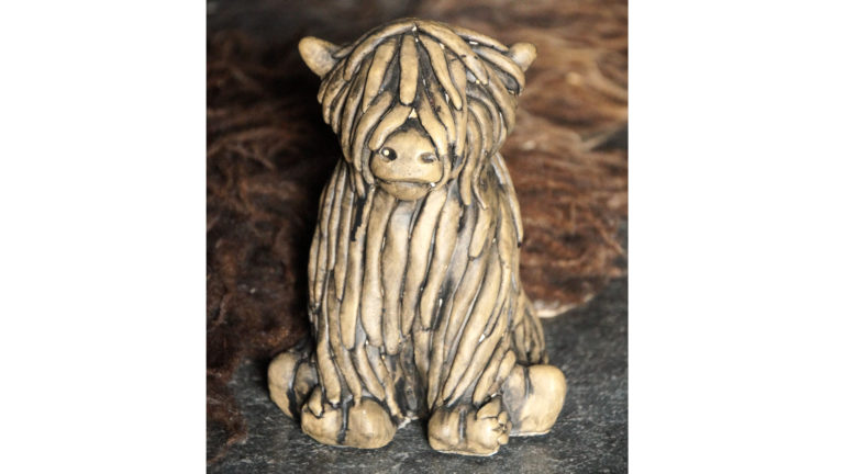 Sitting Scottish Highlander Majestic Brown – Spring Summer 2024