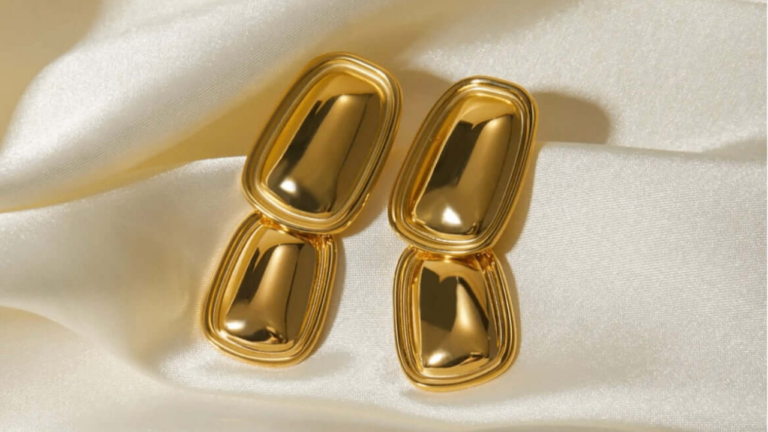 Mesmerizing Moves EARRINGS