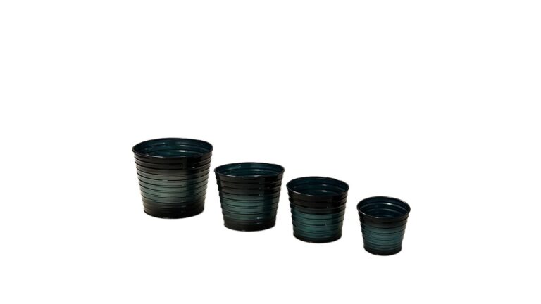 Metal ribbed planter (green)