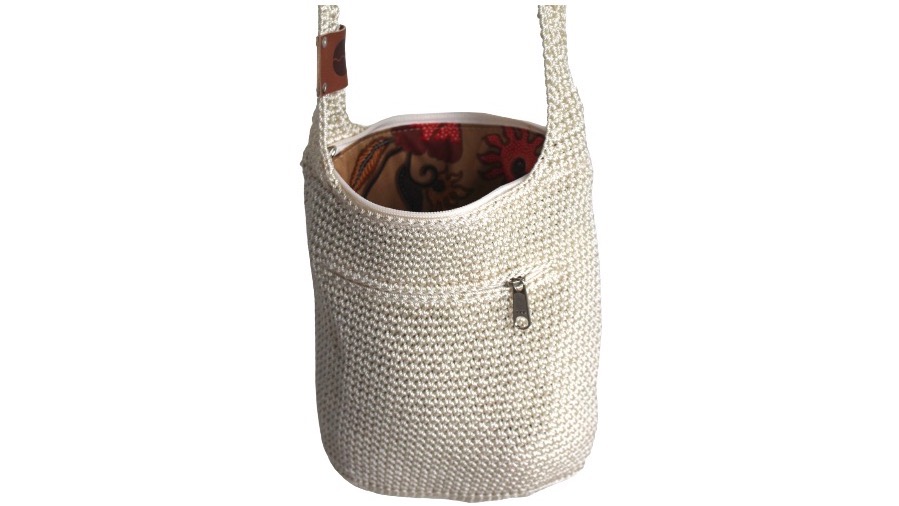 Bibi, beautiful, hand-crocheted bag from Bali. A practical design, lightweight and comfy to carry. Closes with a zipper and has  an additional front pocket with a zipper. Lined with authentic batik fabric. Our artisans in Bali crochet each bag with care.