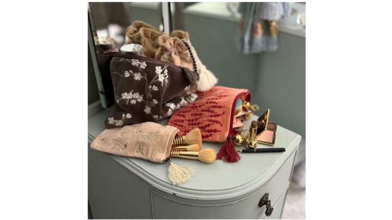 Make-up table