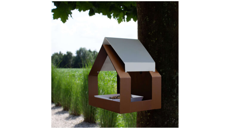 The Barn Wall – brown / white