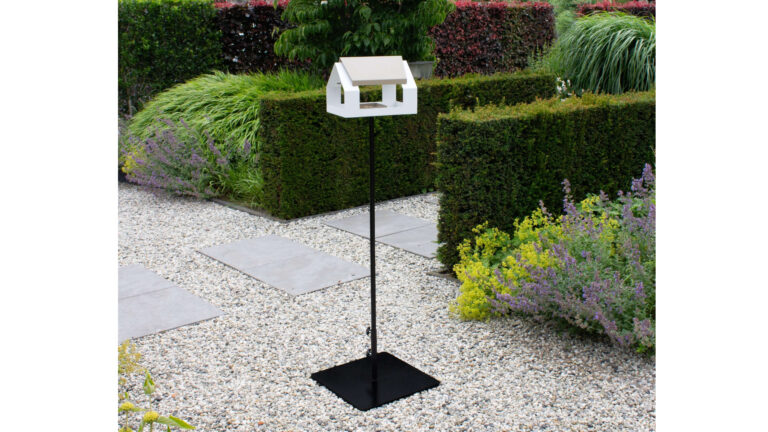 Birdie base – metal stand for bird feeders with pole