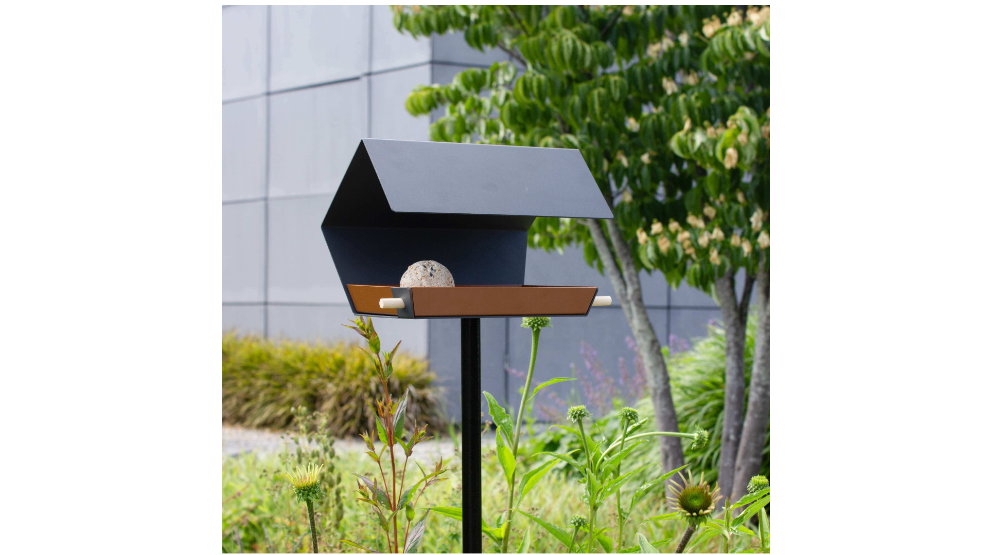 Open Diamond birdfeeder with pole – dark grey / brown