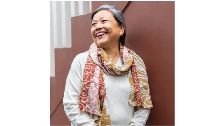 Sari Sjaal  in aardetinten