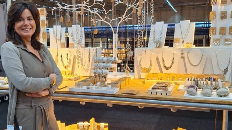 Hevi Handmade: Elegant, timeless, honest, unique, and handcrafted, with honesty and craftsmanship as our core values.