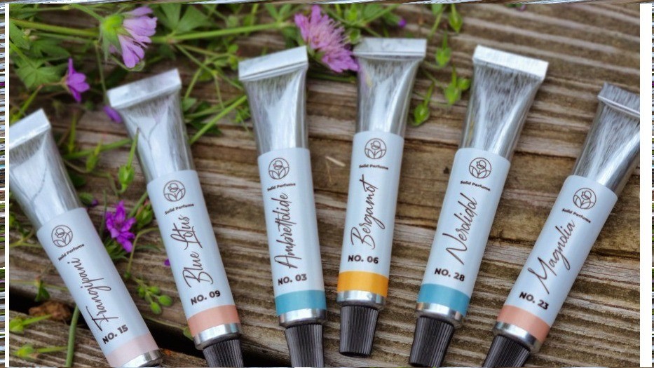 Natural perfume in creamform – wear individually or mix/layer to create your own personal perfume