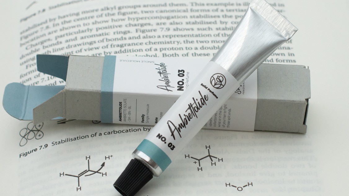 Solid perfume – Ambrettoloide