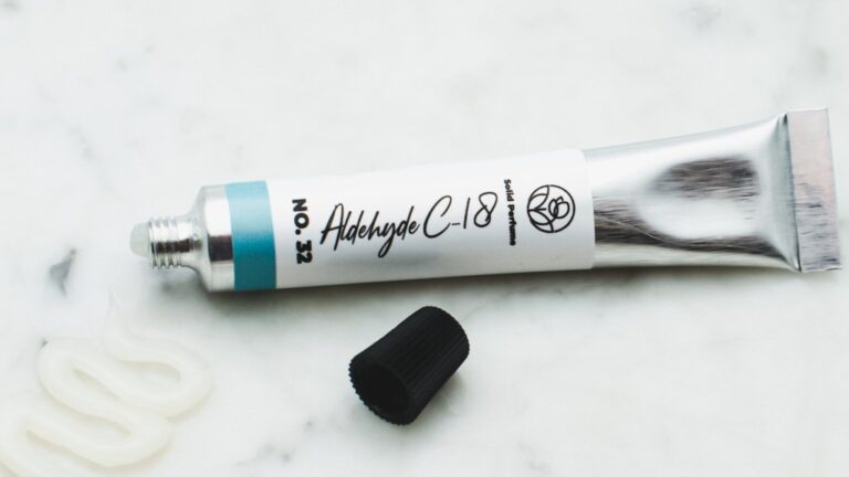 Solid Perfume – Aldehyde C-18