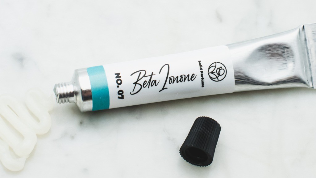 Solid perfume – Beta Ionone