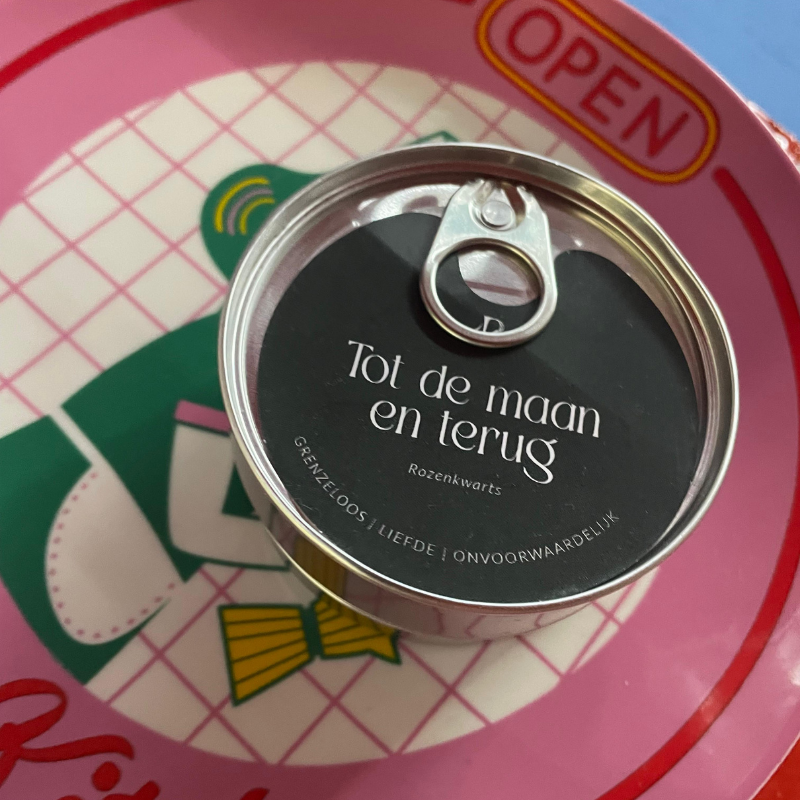 Blikje met tekst Tot de maan en terug