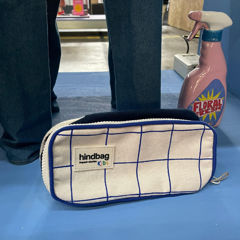 Crèmekleurige Hindbag Kids-etui met blauw ruitpatroon