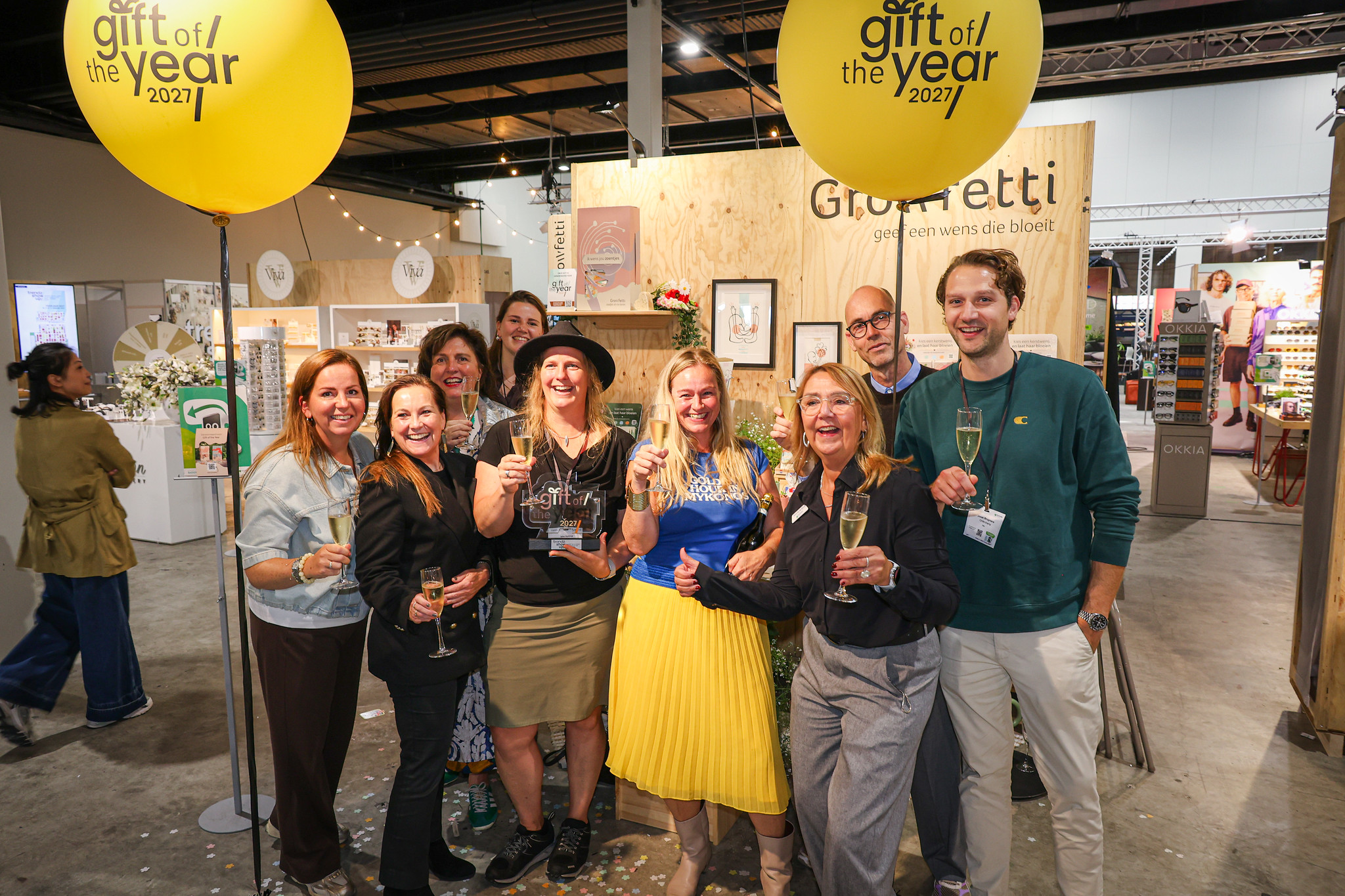 Team viert Gift of the Year 2027-prijs