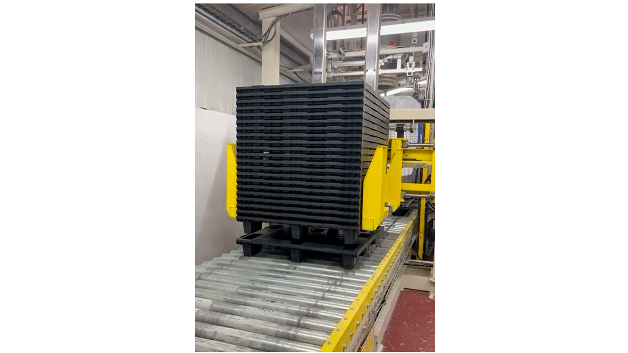 Nestable pallets for automatic palletizing systems