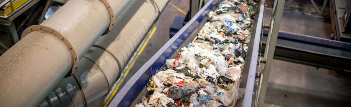Strengere exportregels plastic afval: gevolgen voor recycling en marktgedrag