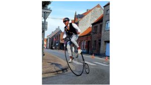 De Wereld -en Europees kampioen Arie Liefhebber is op de openingsdag van Velovak 2022 aanwezig met zijn Hoge Bi op de stand van Kingpolis Fietsverzekeringen (stand E 111)