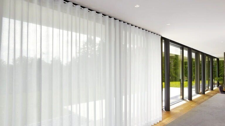 Flow – Wave pleated curtain rails