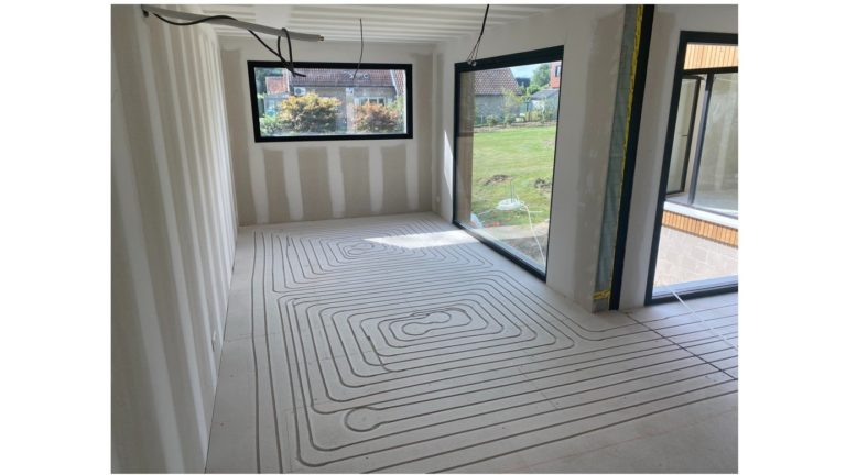 Chauffage sol frais&eacute; dans le gypse sur isolant en panneau ou plancher en bois