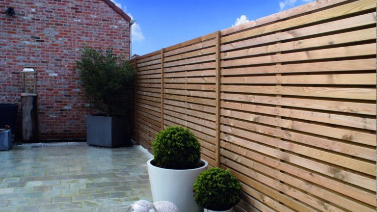 Palissade et portail en bois