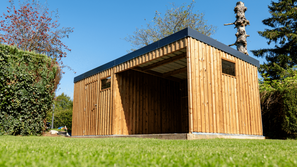 Abri de jardin en kit 3x3m avec auvent 3x3m