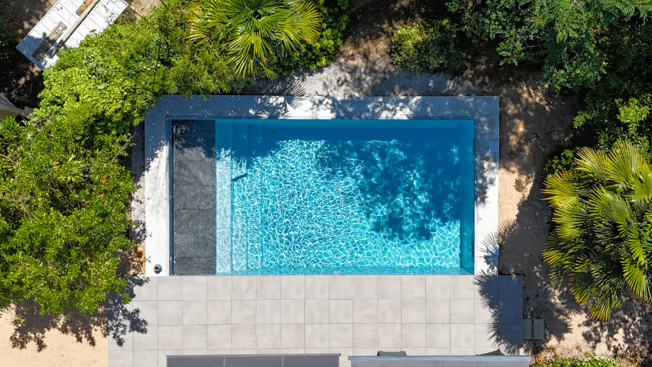 Piscine Akoya, la rencontre du design intemporel et du raffinement aquatique Signé Aboral