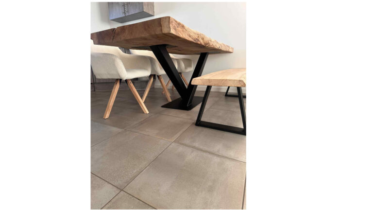 Pied de table ou banc
