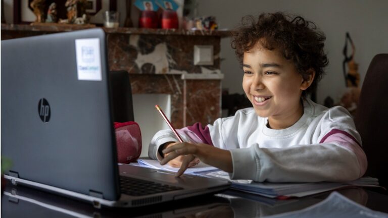 Lucia en connexion avec sa classe