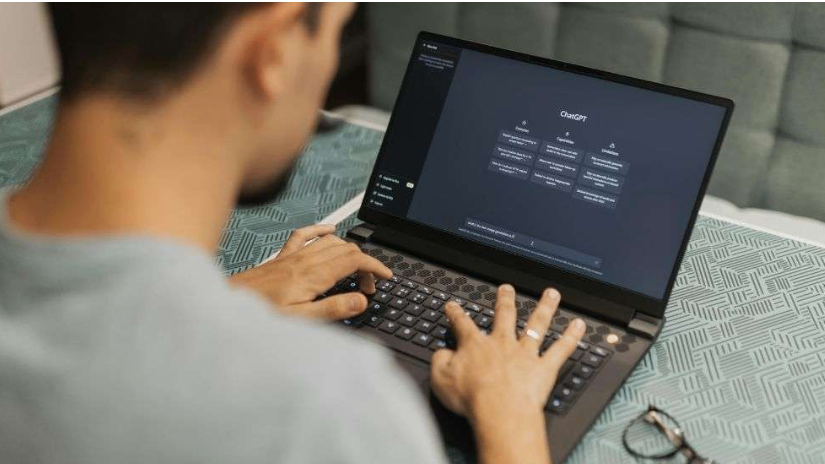 Utiliser l’IA avec les jeunes : droits d’auteur, vie privée… ce que chaque animateur doit savoir