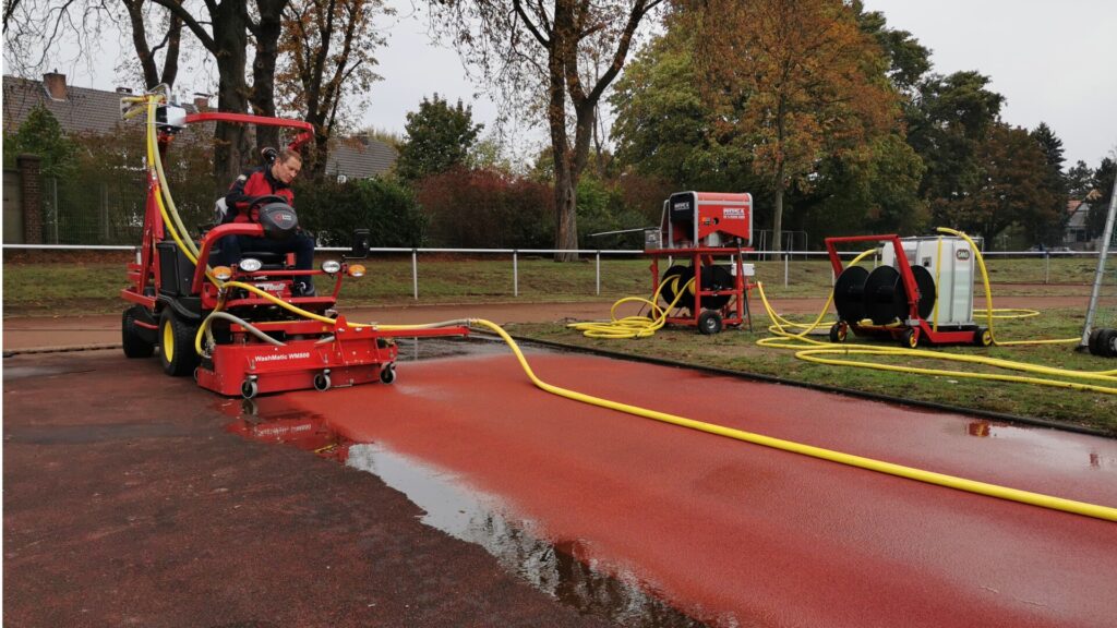 Entretien des surfaces de jeu et de sport