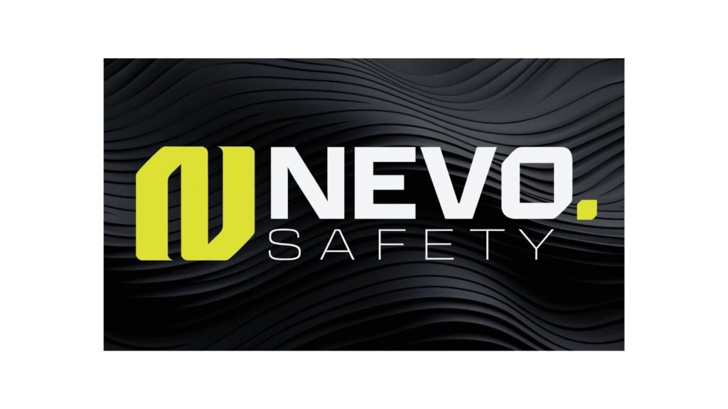 NEVO Safety-logo op zwarte golvende achtergrond