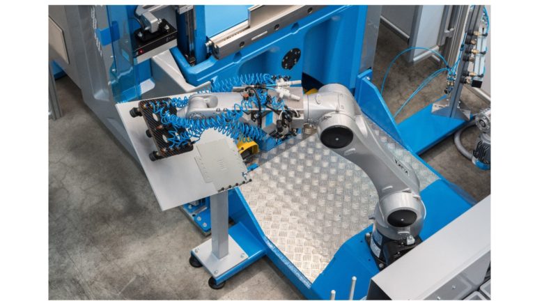 Euromac robot kantbanken 100% elektrisch met WILA kleming en KUKA robot